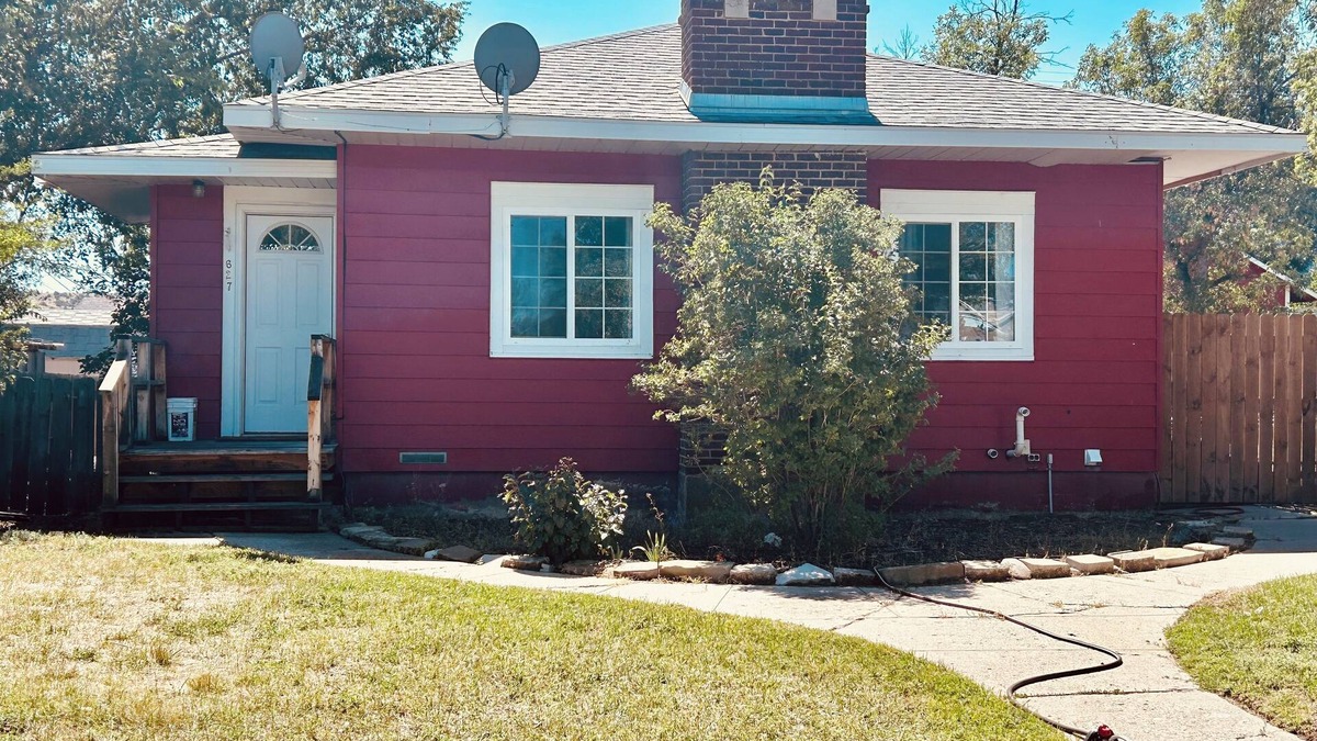 Thermopolis House | This home is a great spot to stash your belongings and go explore the historical town of Thermopolis