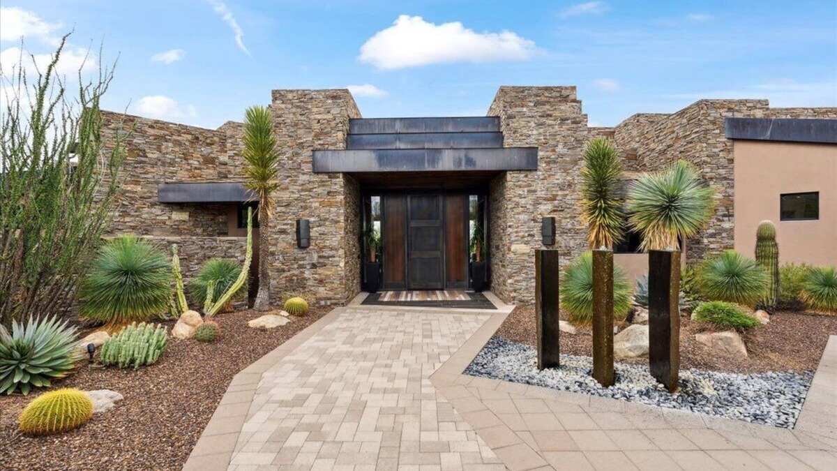 Carefree House | This home is ONLY AVAILABLE THROUGH 9/30/2024. 30 DAY minimum stay per the HOA.