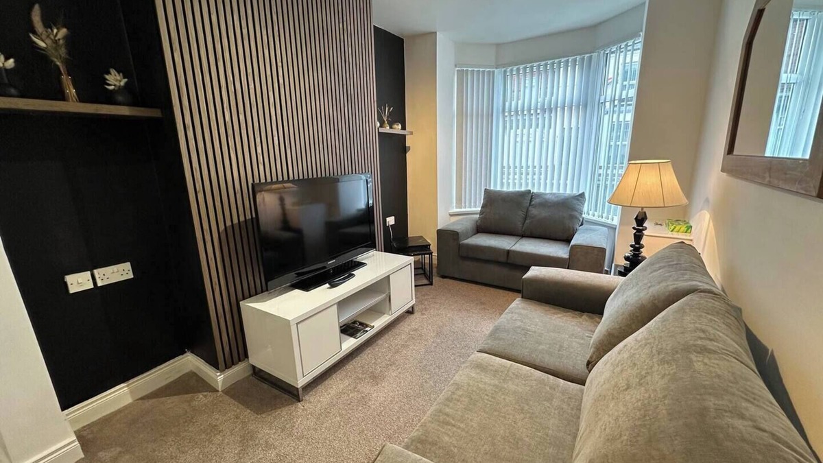 Ormeau House | This house is a 2 bedroom(s), 1 bathrooms, located in Belfast, Northern Ireland.
