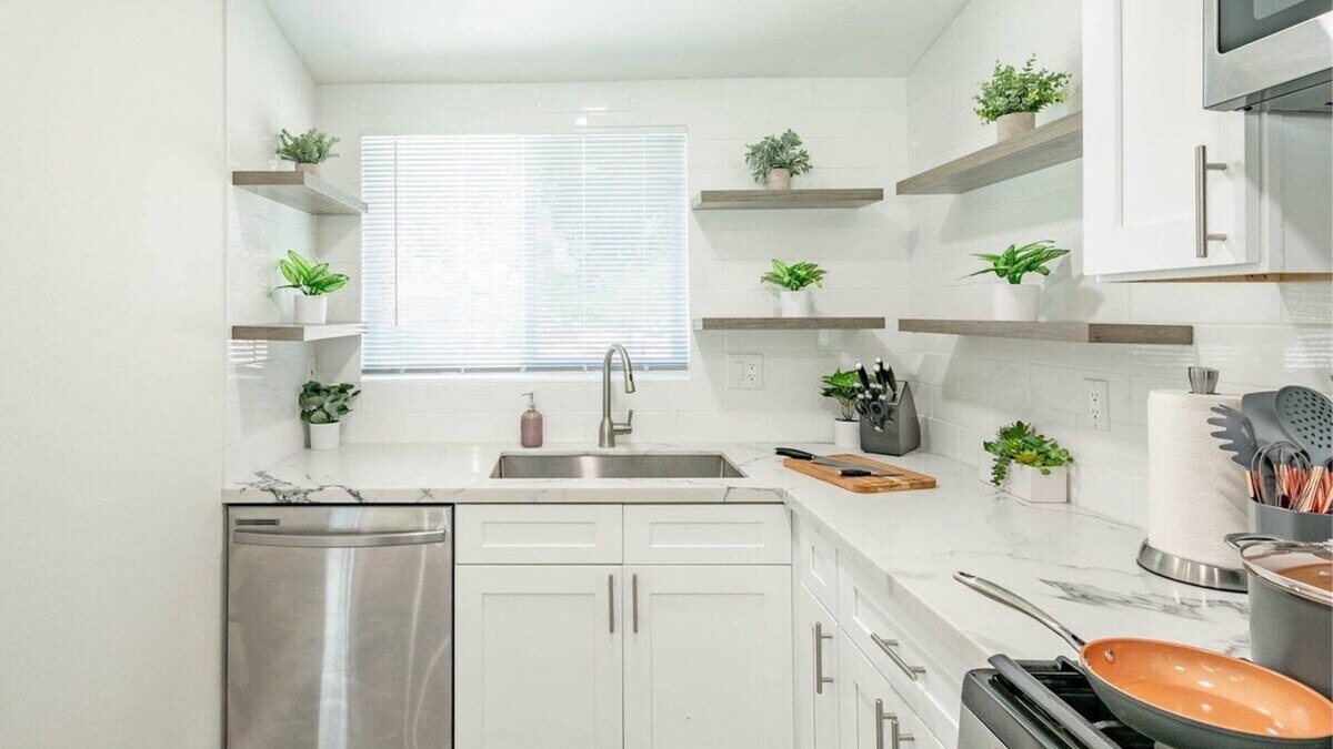 Bellflower House | This house is a 3 bedroom(s), 2 bathrooms, located in Bellflower, CA.