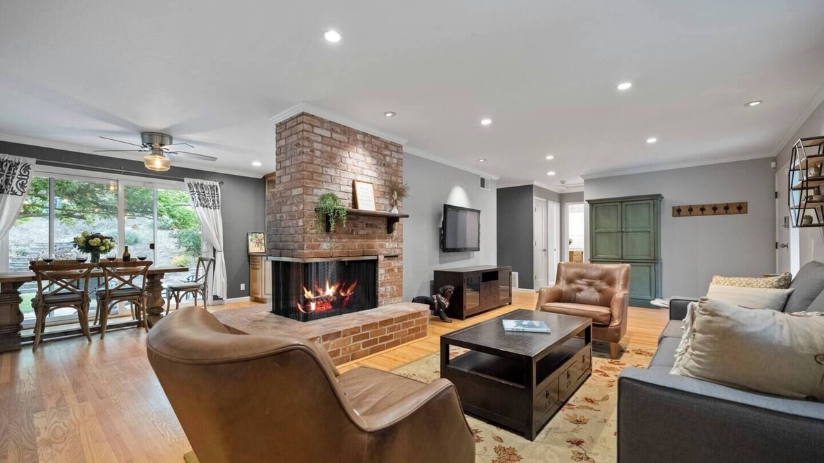 San Rafael House | This house is a 3 bedroom(s), 2 bathrooms, located in San Rafael, CA.