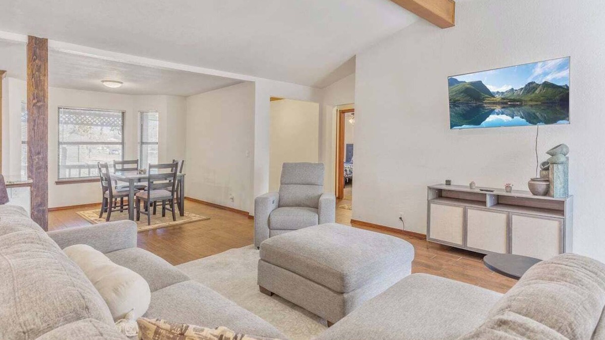 Edmond House | This house is a 3 bedroom(s), 2 bathrooms, located in Edmond, OK.