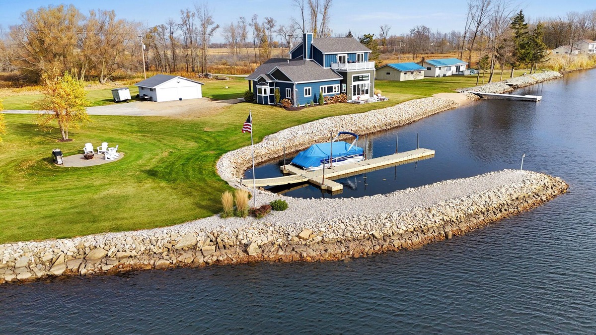 Oconto House | This house is a 3 bedroom(s), 2 bathrooms, located in Oconto, WI.
