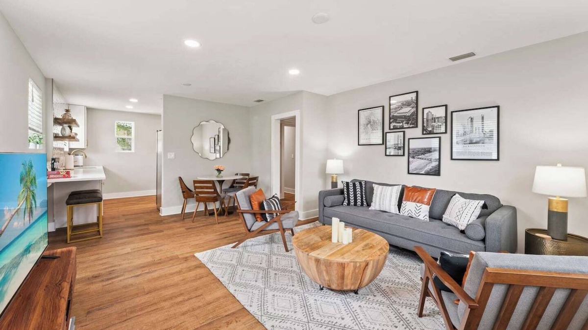 Murray Hill House | This house is a 3 bedroom(s), 2 bathrooms, located in Jacksonville, FL.