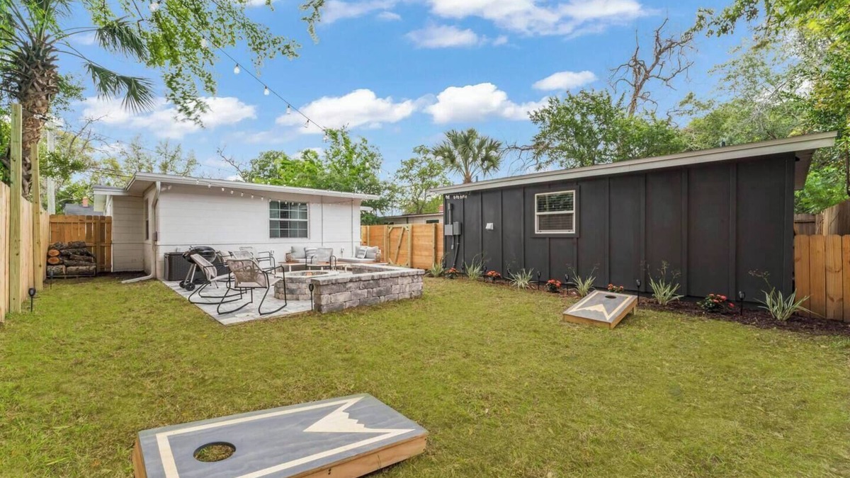 Murray Hill House | This house is a 3 bedroom(s), 3 bathrooms, located in Jacksonville, FL.