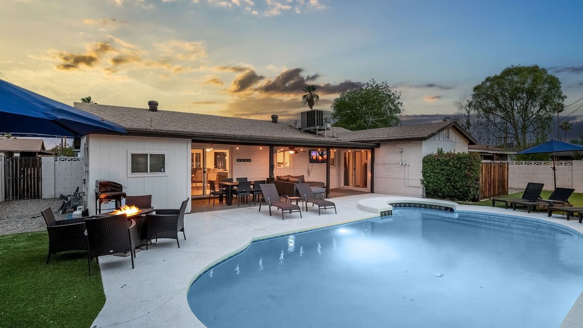 Papago Parkway House | This house is a 4 bedroom(s), 2 bathrooms, located in Scottsdale, AZ.