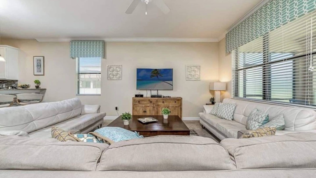 Davenport House | This house is a 8 bedroom(s), 5 bathrooms, located in Davenport, FL.
