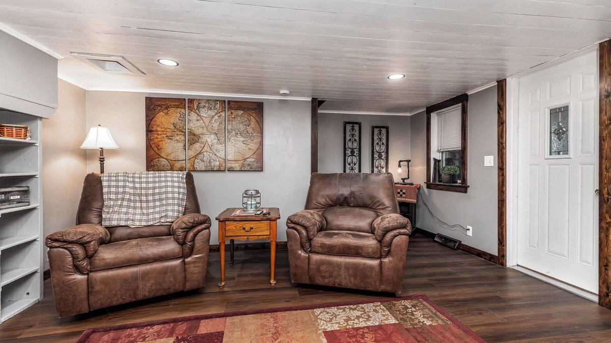 Lafayette County House | This house is a cozy escape in the rural neighborhood of Leadmine Wisconsin.