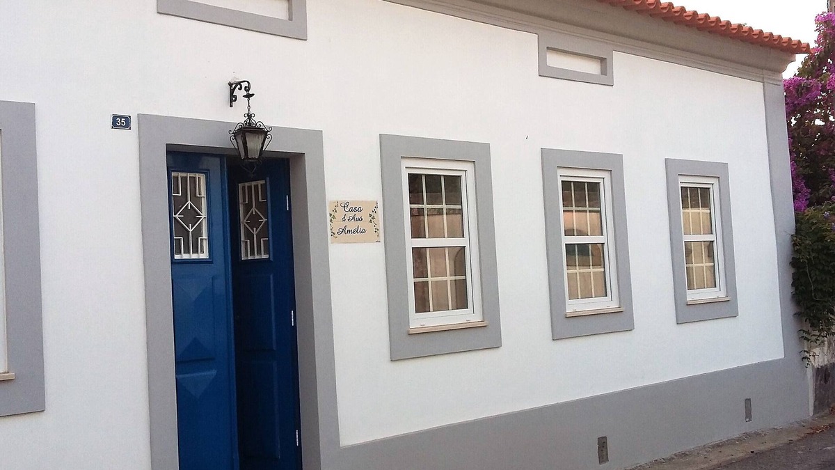 Alquerubim Other | This house is family-friendly. Near there are grocery store, bakery, pharmacy.