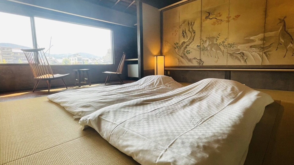 Karasuma House | This is a single building rental of a Kyomachiya that has been in existence since the Meiji Era (1868-1912). The window overlooks the Kamo River and the town of Gion, making it a prime location to enjoy the typical Kyoto scenery.