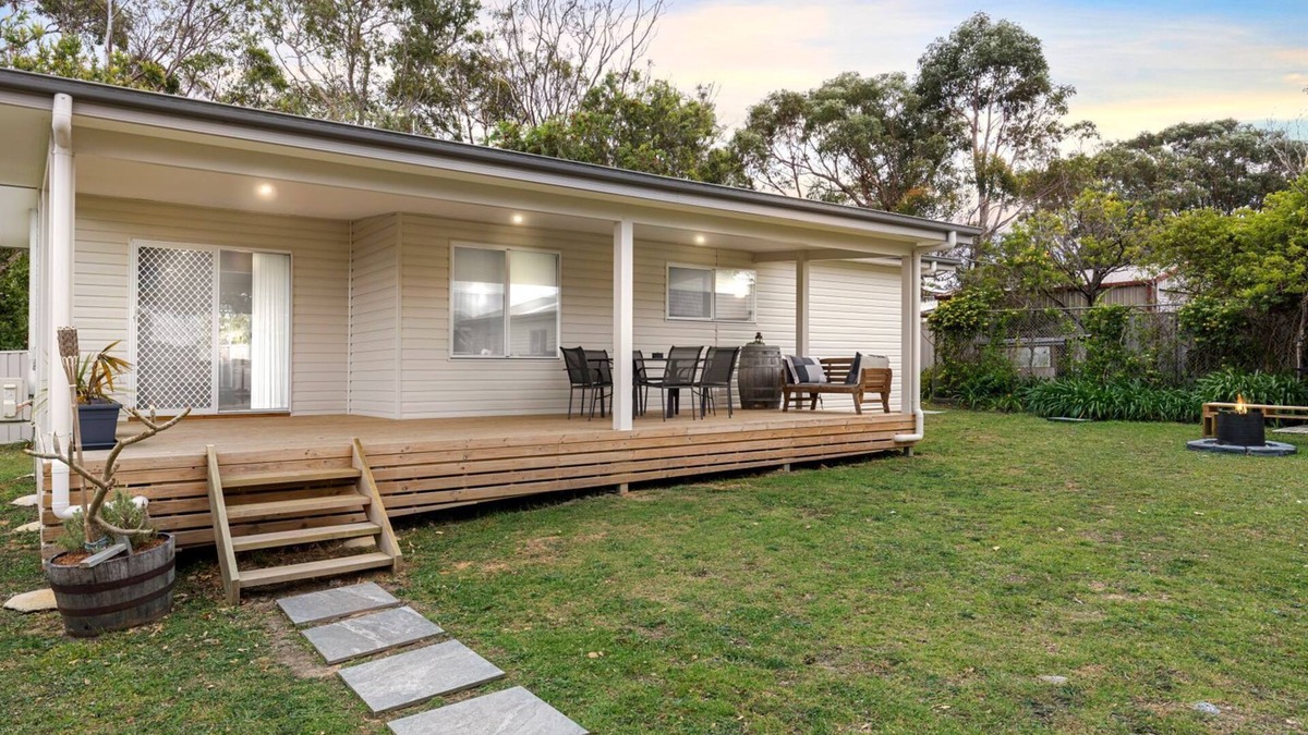 Culburra Beach House | This is Livin' - Fire Pit - 3 Mins Walk to Beach
