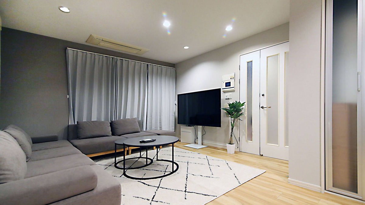 Okubo House | This luxury residence is located in Shin-Okubo, Shinjuku-ku. Accommodates up to 8 people. The home has a full set kitchen and spacious living room.