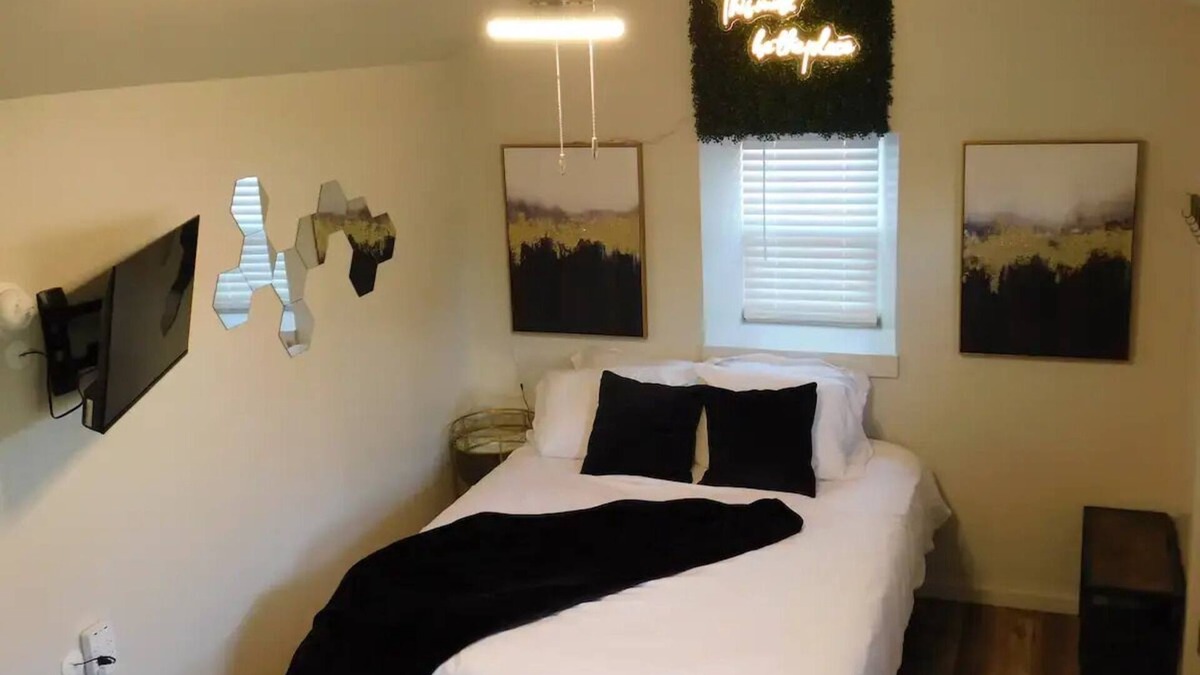Central Oklahoma City House | This must be the place - OKC- walking distance to western ave.