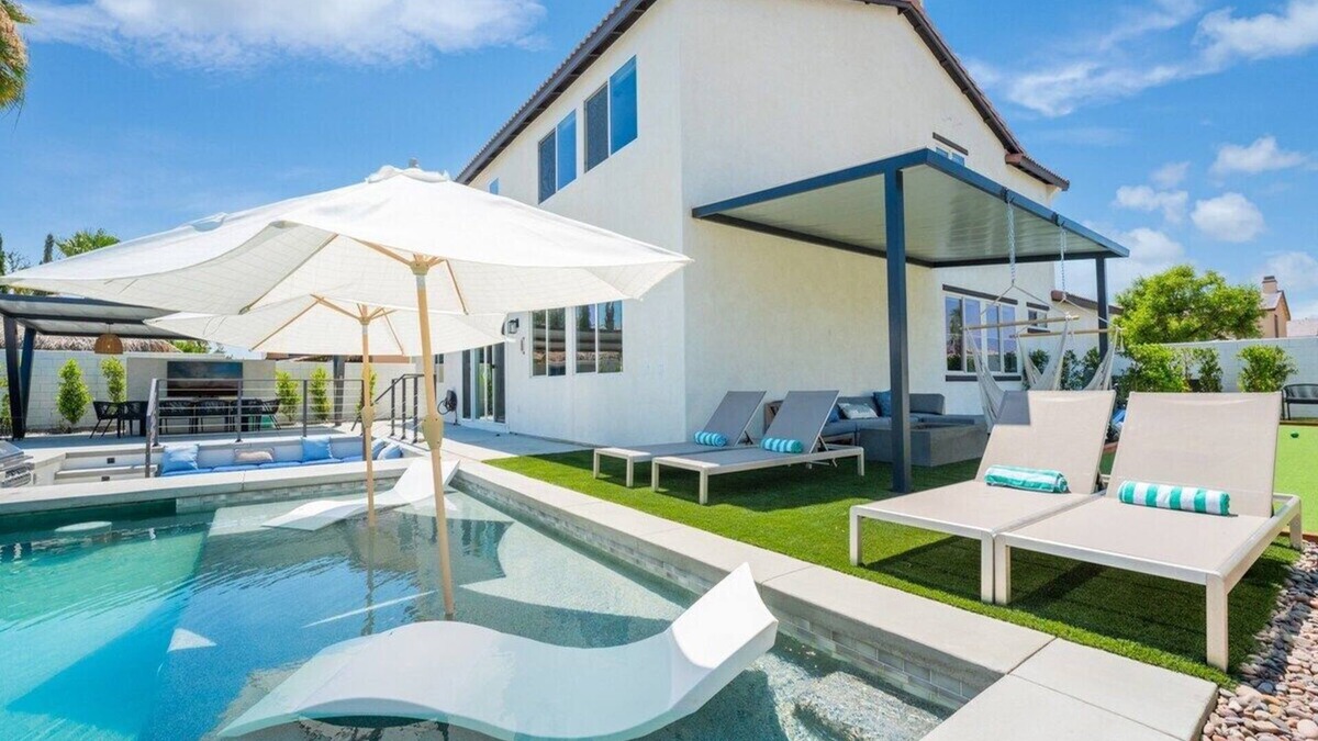 Coachella House | This Newly renovated stunning listing has all you could ask for, and more