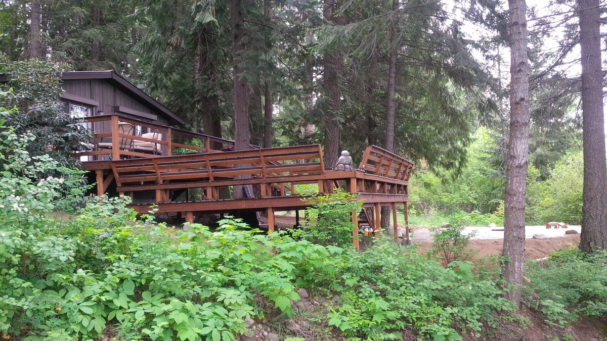Sagle House | This Pet-Friendly, Cedar Forest Retreat with lake view of Murphy Bay 1000MB WIFI