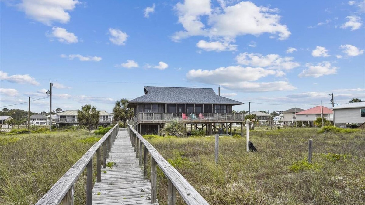 East End House | This Quintessential Beach Cottage Invites You To Indulge In The Essence Of The Beach