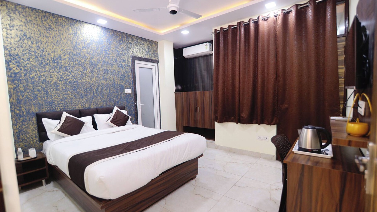 Kalyanpur Hotel | This room features a spacious king-sized bed, designed for maximum comfort