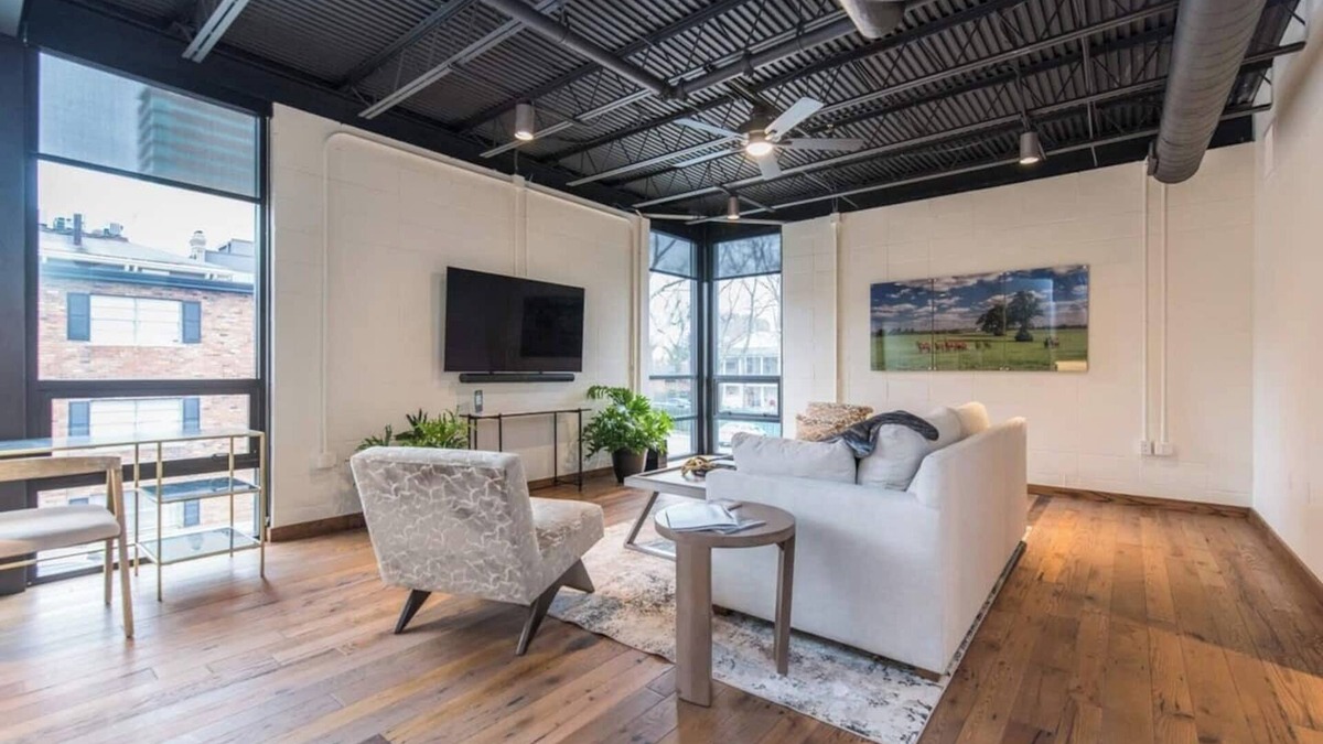 Historic South Hill Apartment | This serviced apartment is a 1 bedroom(s), 1 bathrooms, located in Lexington, KY.