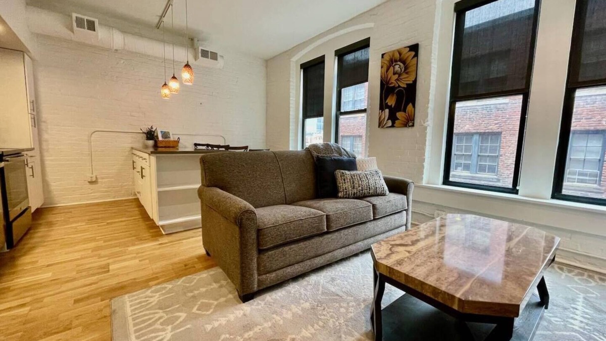 Old Market Apartment | This serviced apartment is a 4 bedroom(s), 4 bathrooms, located in Omaha, NE.