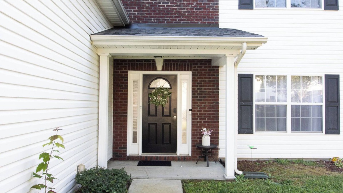 Concord House | This Spacious 4-bedroom pet friendly house with WiFi and AC in charming Concord.