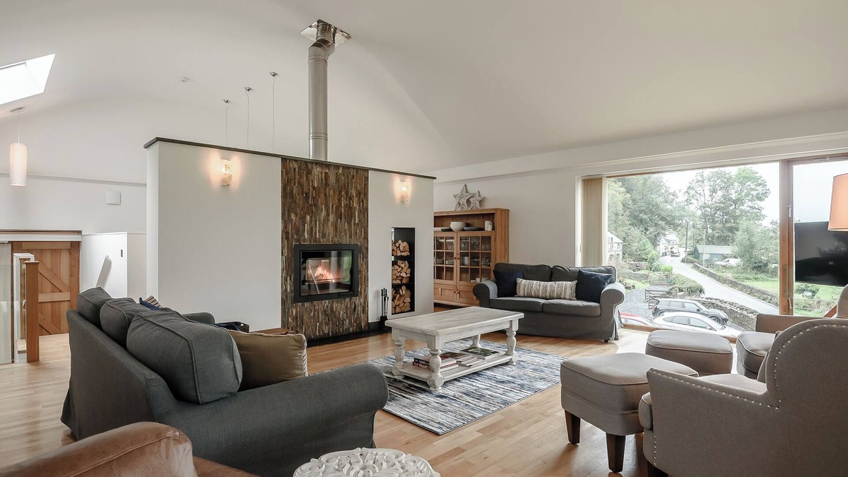 Arthog Cottage | This striking home is ideally located between the beach and the hills.