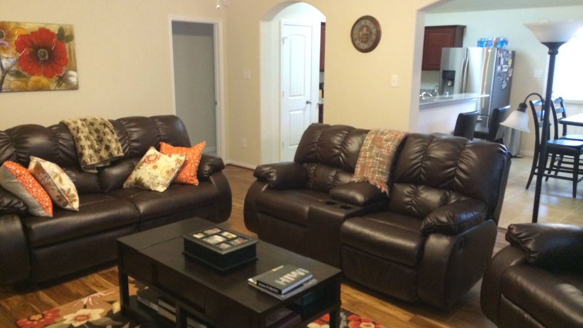 Heaker House | This Super bowl property is only 10 minutes from NRG stadium!