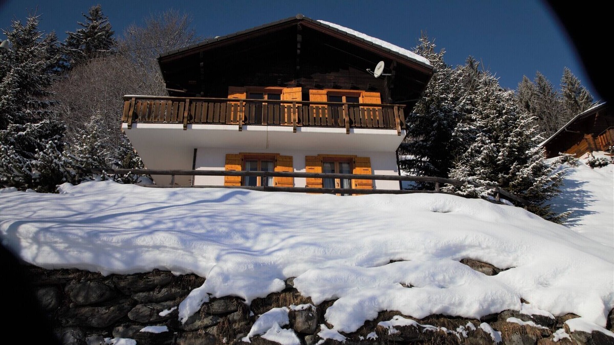 Heremence Ski Chalet | This superb chalet, bright and comfortable, can accommodate up to 8 people. Located on the Chemin du