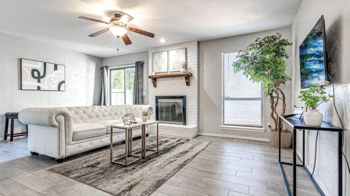 Edmond House | This townhouse is a 2 bedroom(s), 1.5 bathrooms, located in Edmond, OK.