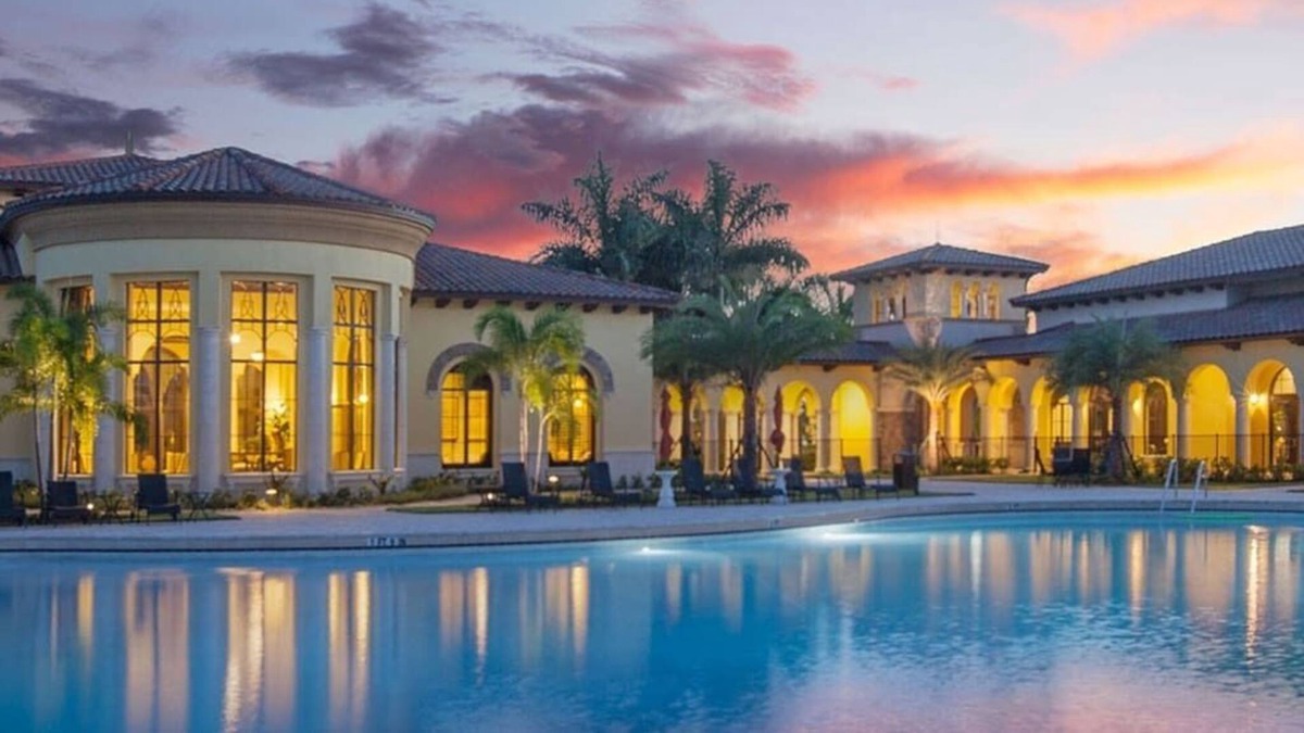 Gran Paradiso House | This townhouse is a 3 bedroom(s), 2.5 bathrooms, located in Venice, FL.