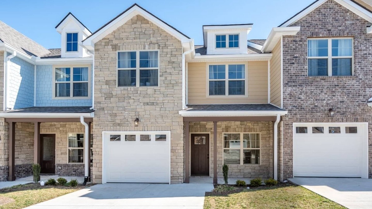 Lakewood House | This townhouse is a 3 bedroom(s), 2.5 bathrooms, located in Nashville, TN.
