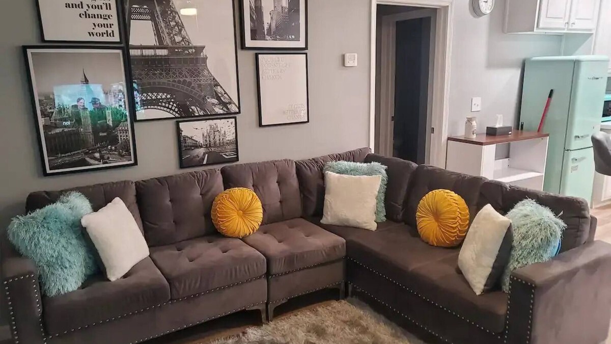 Macon House | This unique place has a style all its own. Near University and hospitals.