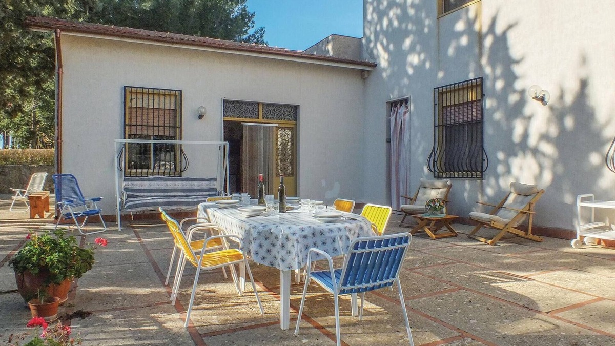 Salemi House | This vacation home is located in the municipality of Salemi, just 750 meters from the highway exit o