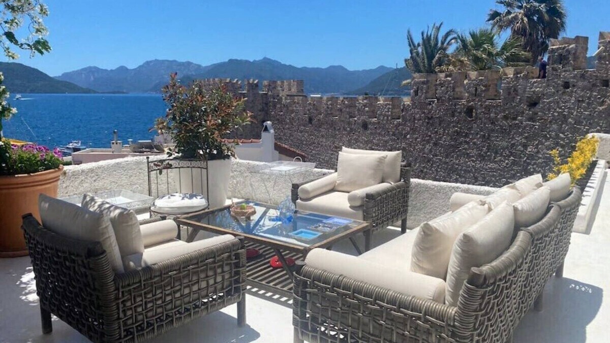 Marmaris City Center Villa | This villa is a 7 bedroom(s), 7.5 bathrooms, located in Marmaris, Muğla.