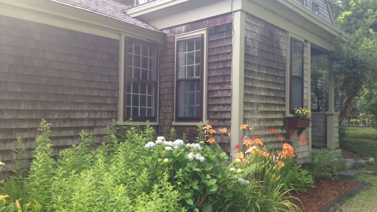 Harwich Center House | This wonderful 6 bedrm 3 bath house & separate cottage is family & dog friendly!