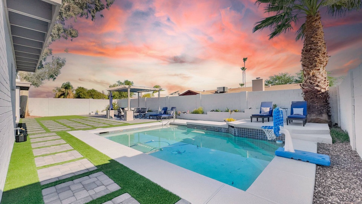 North Mountain House | This Yard Is Cool Y'all! Hot Pool! Game Room!