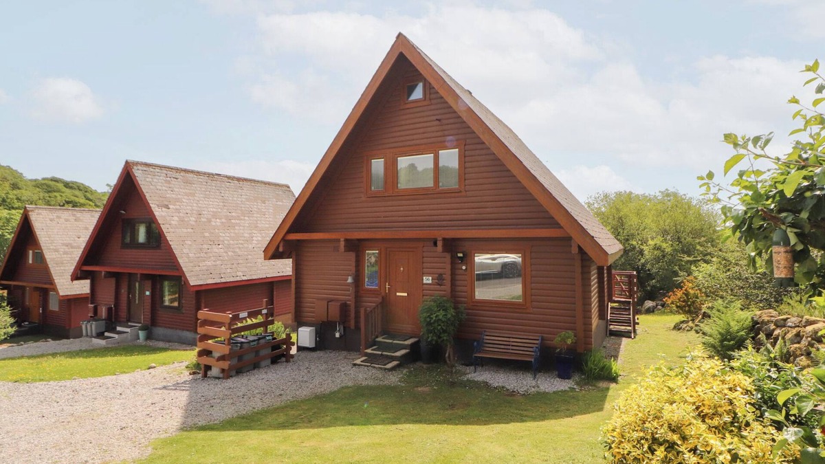 Sandyhills Cottage | THISTLE DUBH ("DOO"), pet friendly, with a garden in Sandyhills
