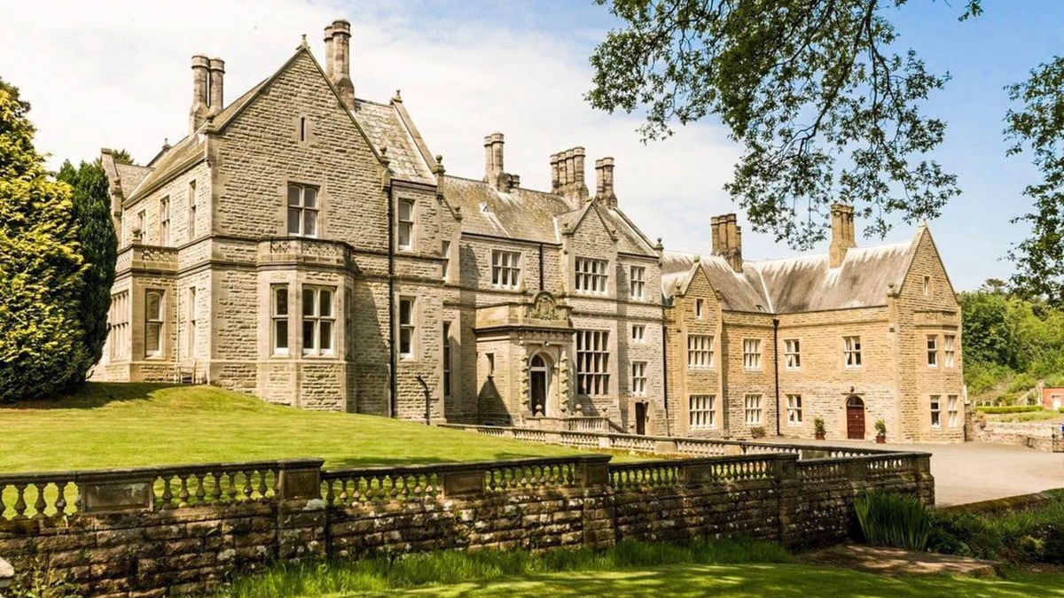 Belford Villa | Thistlebrook Hall - Ten Bedroom Villa, Sleeps 20