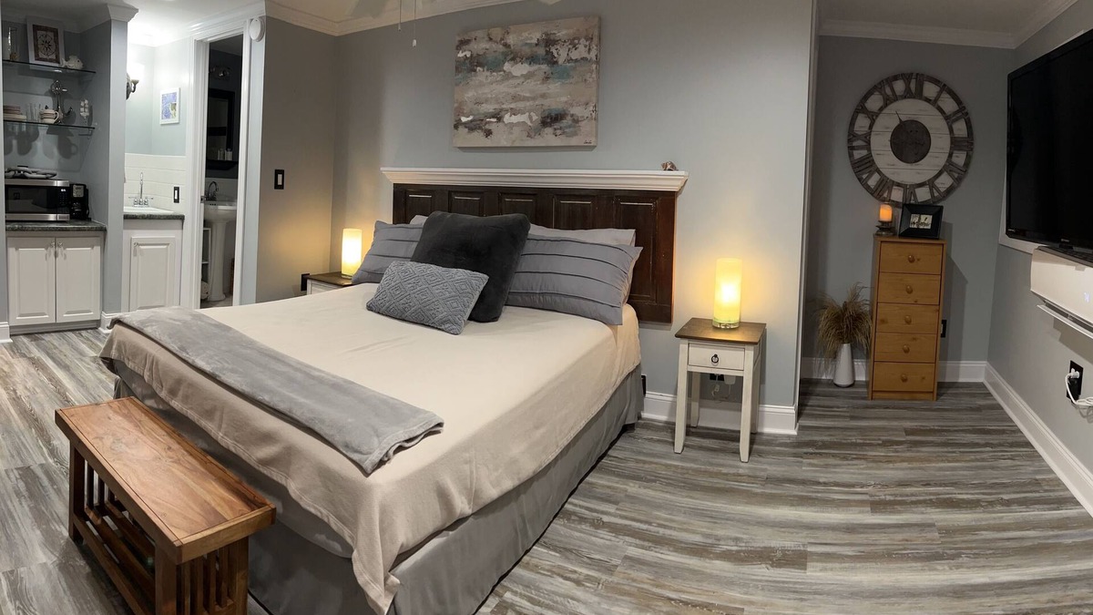 Abbeville Apartment | Thomas Mill Creek Lakefront Property