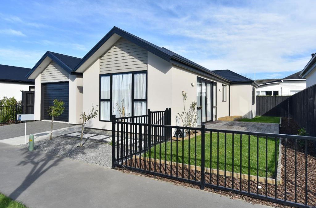 Spreydon House | Thomas Townhouse - Christchurch Holiday Homes