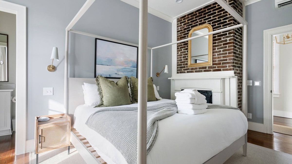 Cannonborough Elliotborough Apartment | Thomas Waring House | Unit A | Sleeps 11