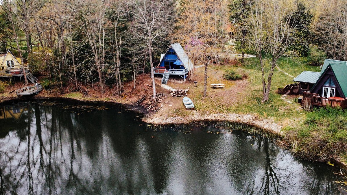 Rockbridge Cabin | Three A-frame Cabins, a provate Pond, row boats!