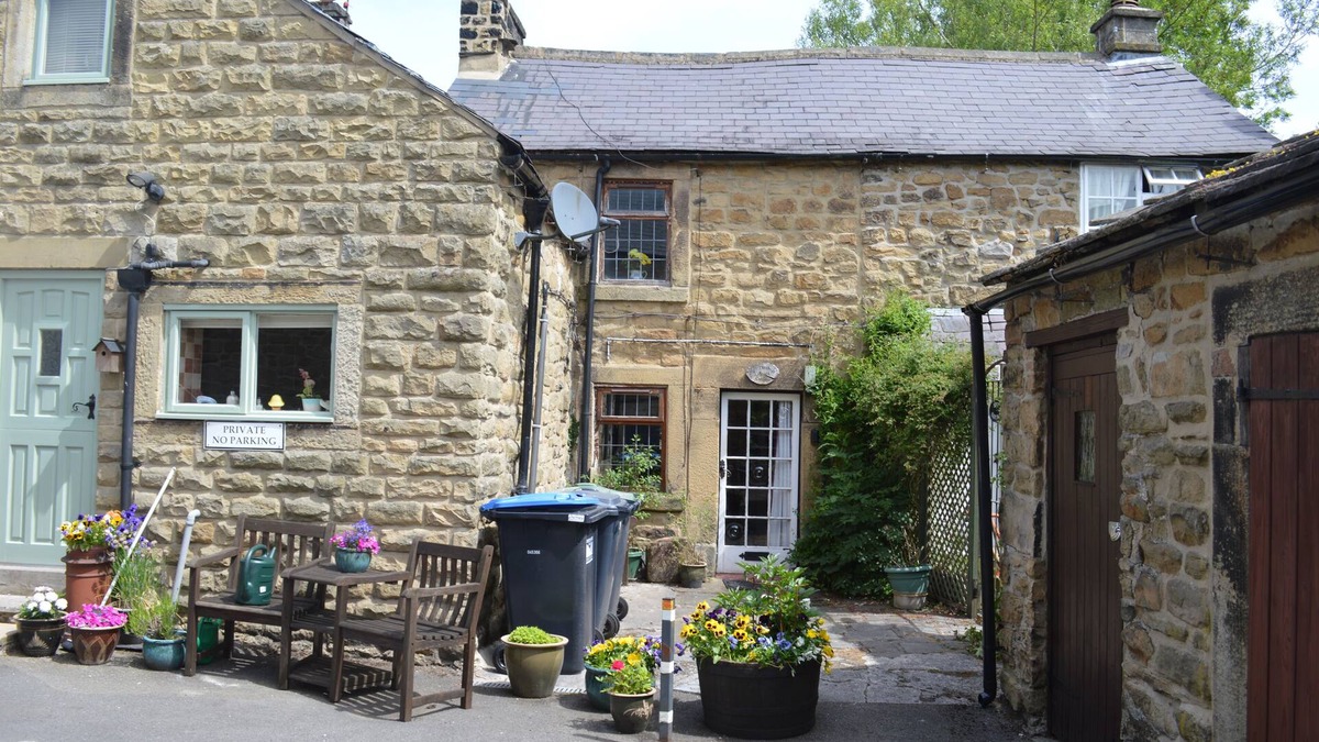 Eyam Cottage | Three Bears Cottage - Just Perfect for Exploring the Glorious Peak Park!