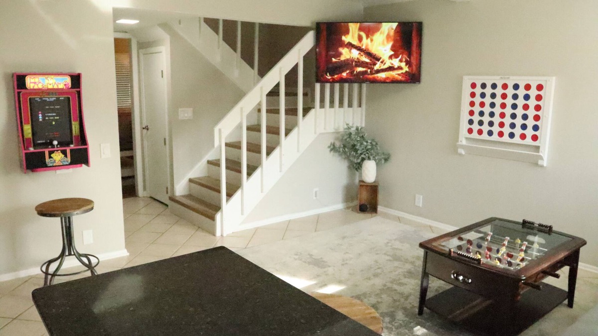Brandon Condo | Three bed Condo with full kitchen, pool, and lake access.