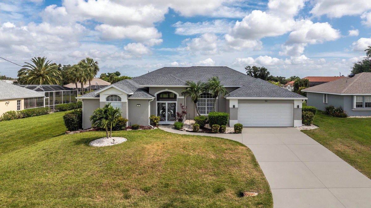 Broadmoor House | Three bedroom, 2 bathroom Pool home overlooking a canal in Rotonda West.