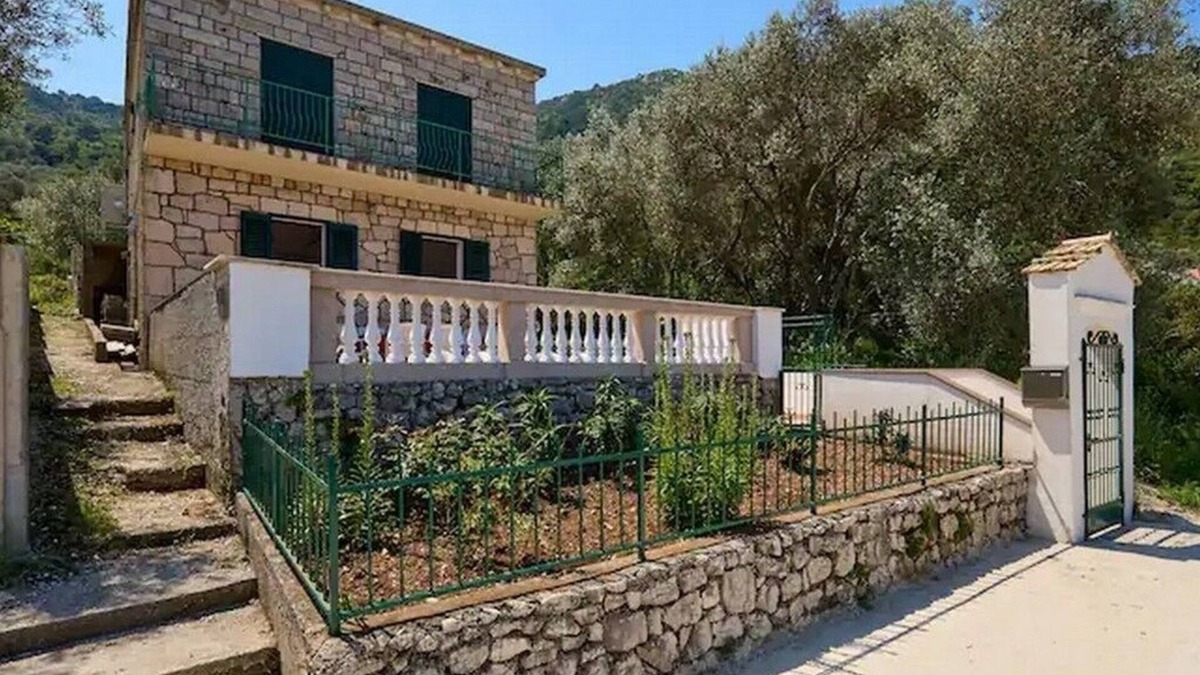 Prozurska Luka Apartment | Three bedroom apartment near beach Prožurska Luka, Mljet (A-22338-a)