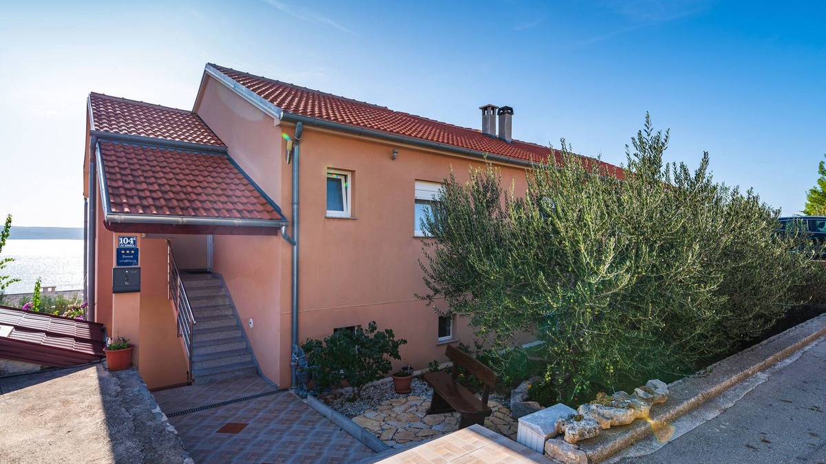 Maslenica Apartment | Three bedroom apartment near beach Maslenica, Novigrad (A-21903-a)