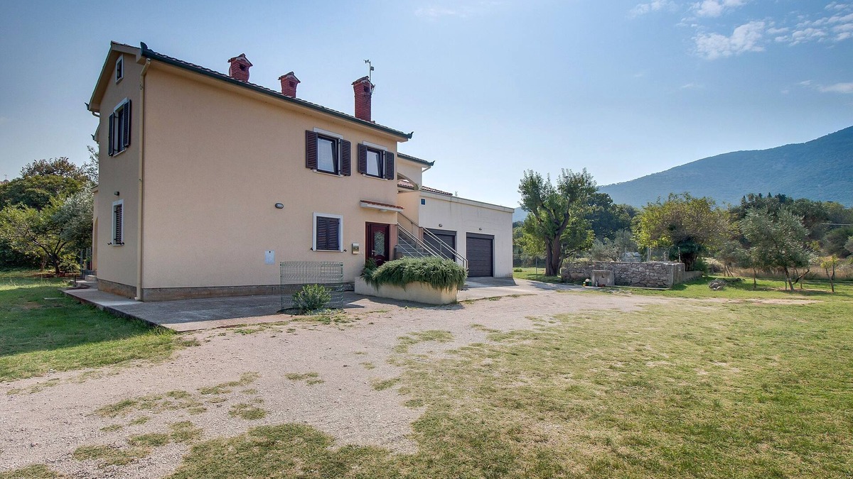 Nerezine Apartment | Three bedroom apartment with terrace Nerezine, Lošinj (A-12149-a)