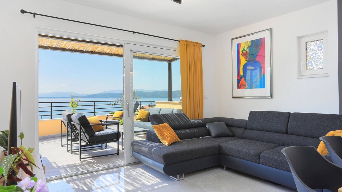 Igrane Apartment | Three bedroom apartment near beach Igrane, Makarska (A-18405-c)