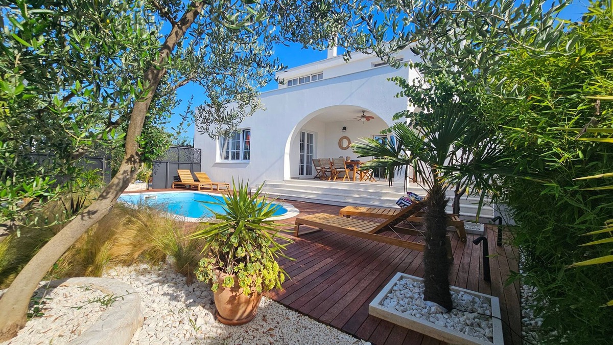 Arbanija Apartment | Three bedroom apartment with terrace Arbanija, Čiovo (A-11789-c)