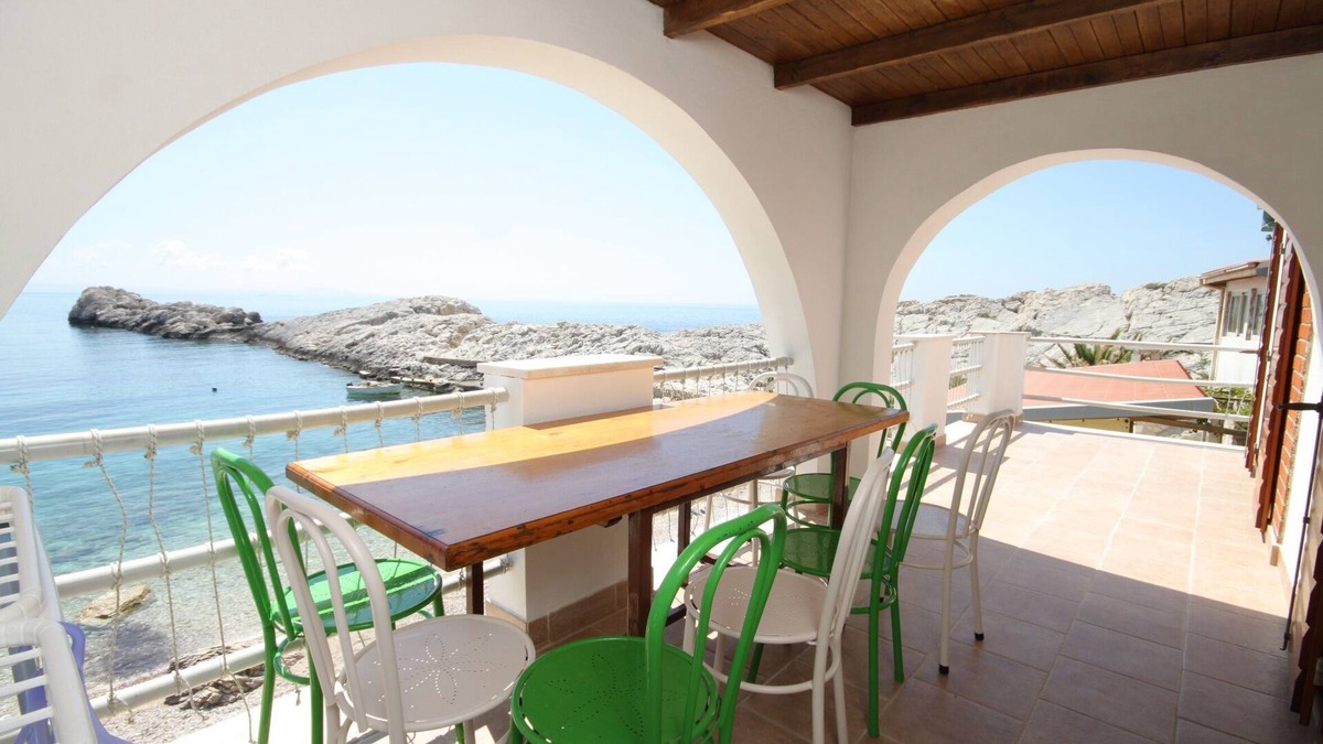 Zarace House | Three bedroom apartment near beach Cove Zaraće, Hvar (A-8781-a)